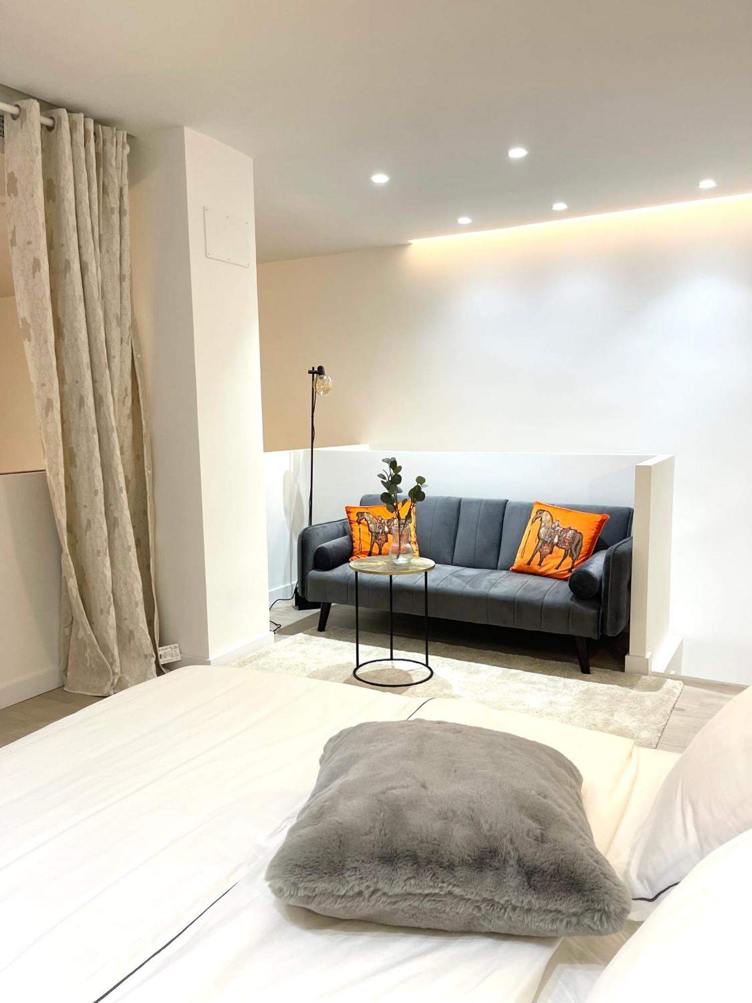 R&K Atocha Apartment Madrid Exterior photo